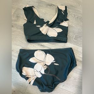 Albion 2 piece dark green with cream flowers